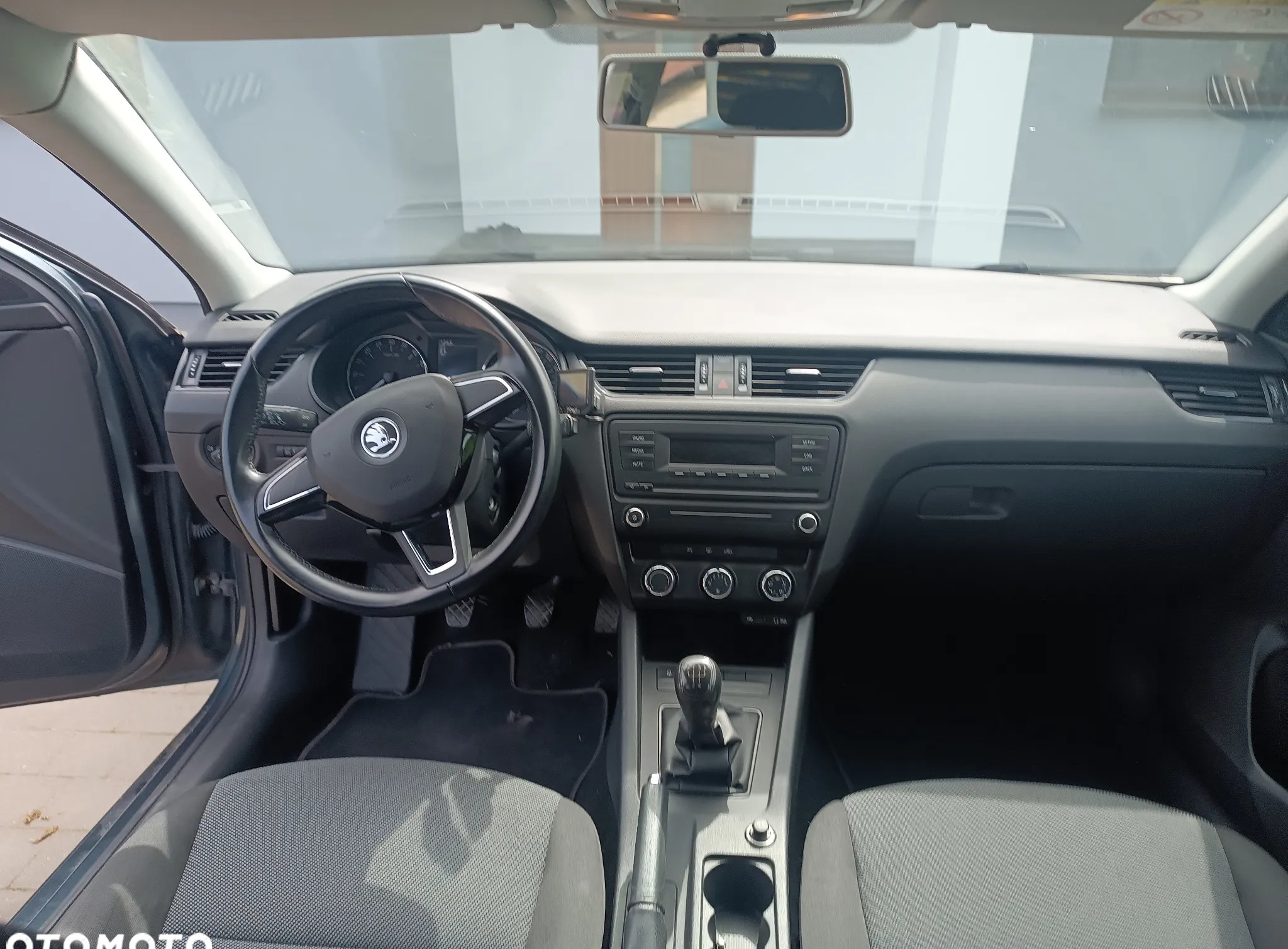 Skoda Octavia cena 33700 przebieg: 235000, rok produkcji 2015 z Starachowice małe 742